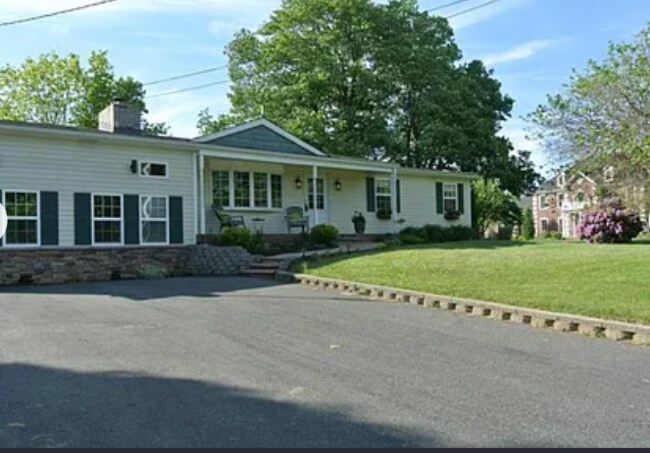 Foto del edificio - 2255 Engle Rd