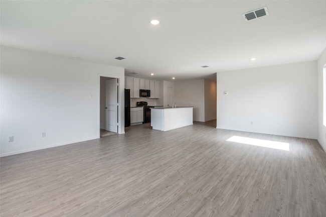 Building Photo - 723 Ponderosa Ln