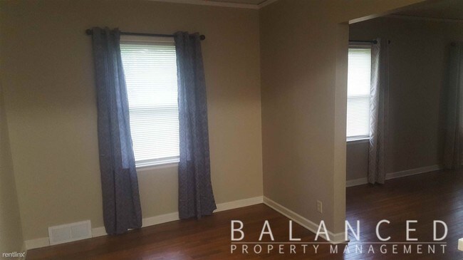 Building Photo - 1 br, 1 bath  - 1703 SW High Ave Apt 1