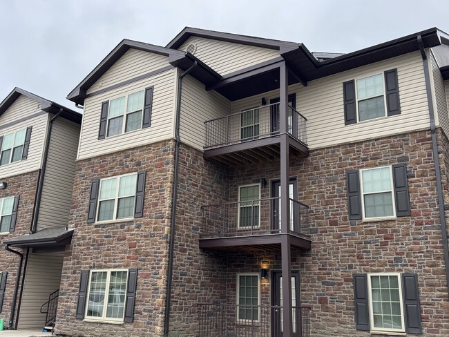 Building Photo - Lynn Oak Building Photo - Lynn Oak