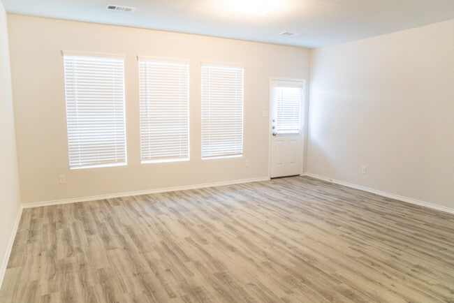 Building Photo - 1842 Jasmine Dr