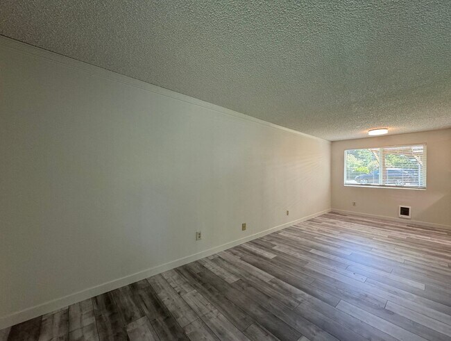 Building Photo - Charming 3BD/1.5BTH Home for Lease in Edmo...