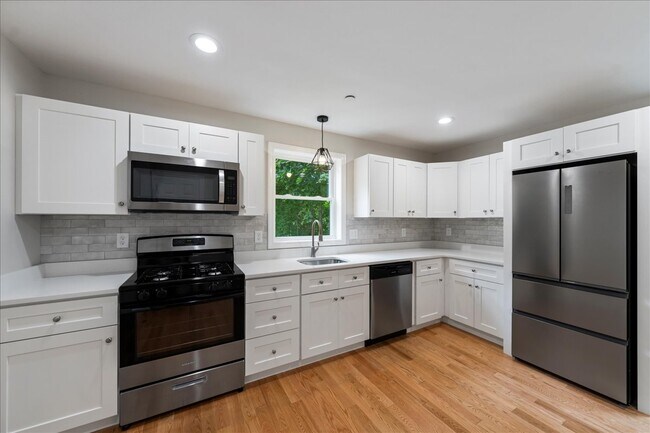 Foto del edificio - 62 N Main St