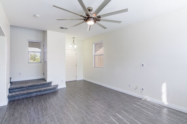 Building Photo - A MUST SEE 3BD/2.5BA SINGLE FAMILY HOME!