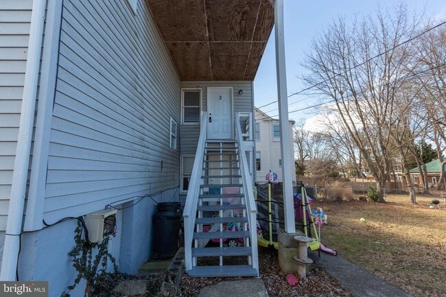 Building Photo - 324 E Washington St