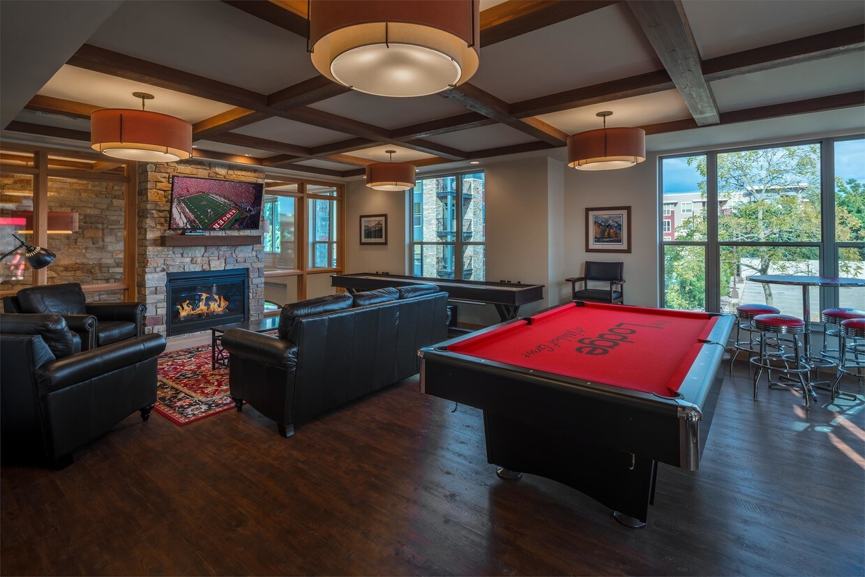 Building Photo - 4600 University Ave