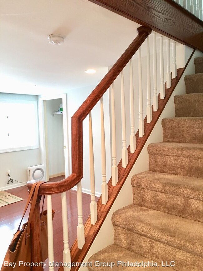 Foto del edificio - 3 br, 1.5 bath House - 111 Roxborough Ave
