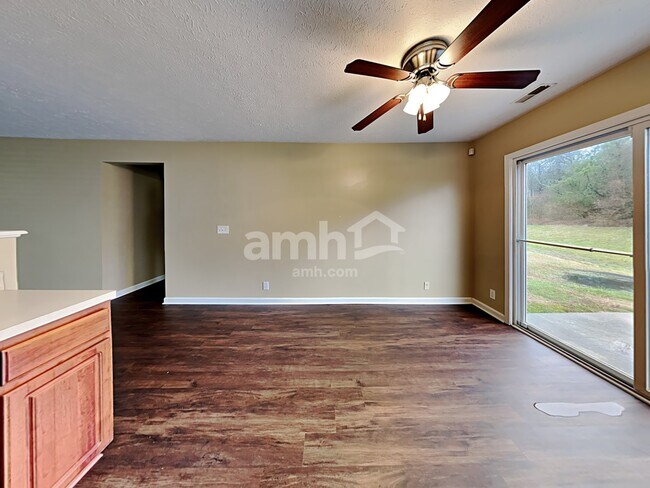 Foto del edificio - 3136 Hidden Creek Dr
