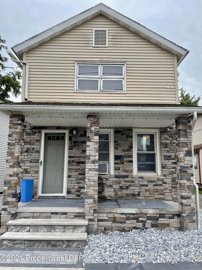 Building Photo - 107 Cedar St