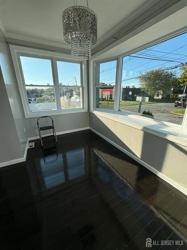 Foto del edificio - 537 Harding Ave
