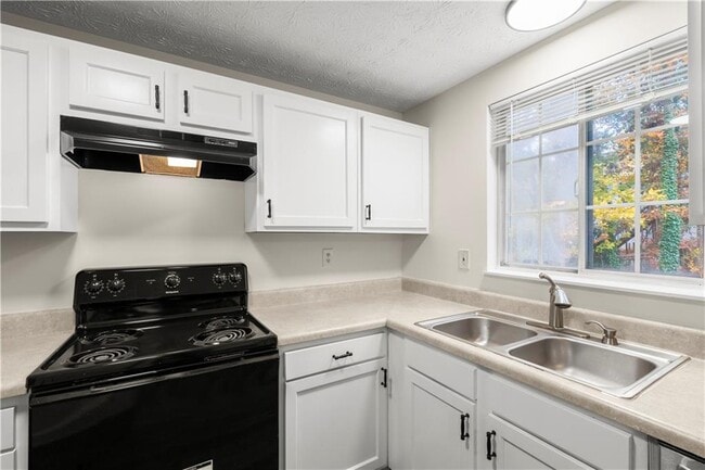 Building Photo - 2116 Scarbrough Rd