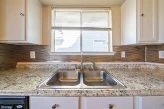 Building Photo - 10630 Westbrae Pkwy