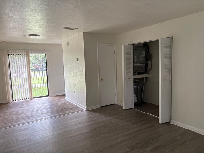 Building Photo - 724 SW 68th Terrace