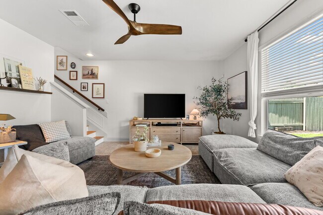 Building Photo - 11005 Desert Willow Loop