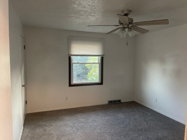 Foto del edificio - 6600 N Camelot Rd