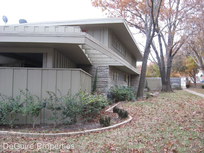 Building Photo - 701 Monticello Dr