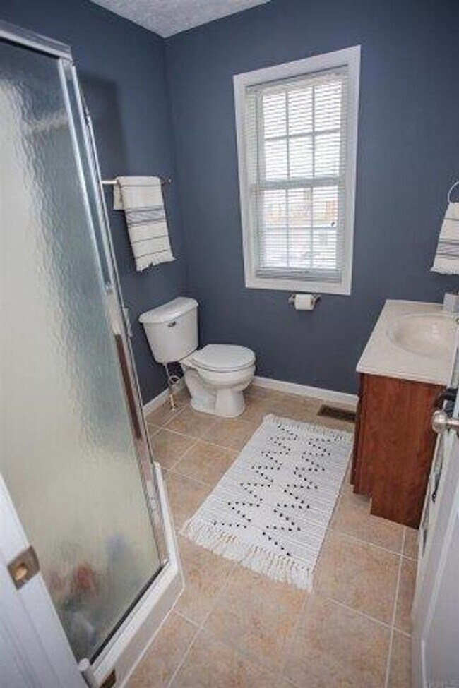 Building Photo - Available Aug 5th , 2026!!