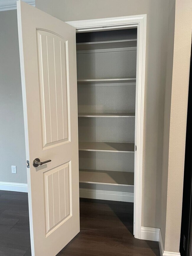 Foto del edificio - New Year Move-In Special! $200 OFF 1st MONTH RENT!!