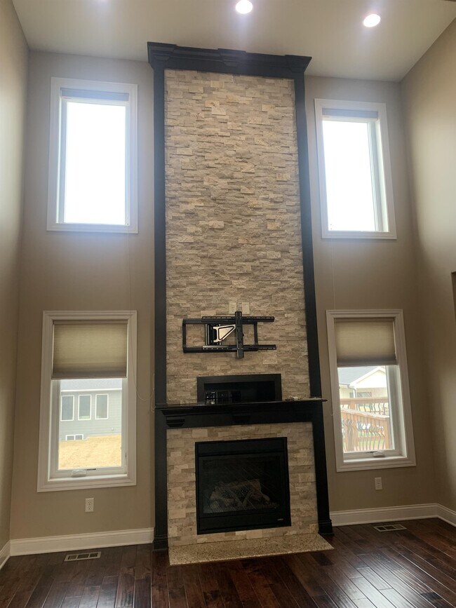 Foto del edificio - 16627 Dellwood Dr