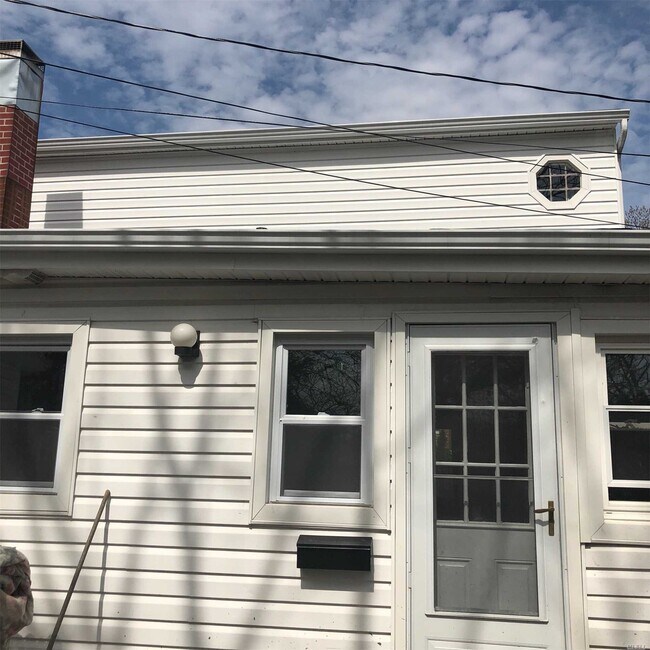 Building Photo - 37 Winside Ln