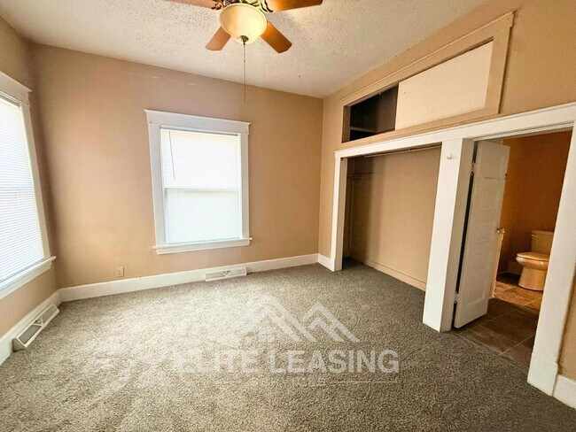 Foto del edificio - Charming & Spacious 3-Bedroom Rental in Topeka’s Oakland Neighborhood!