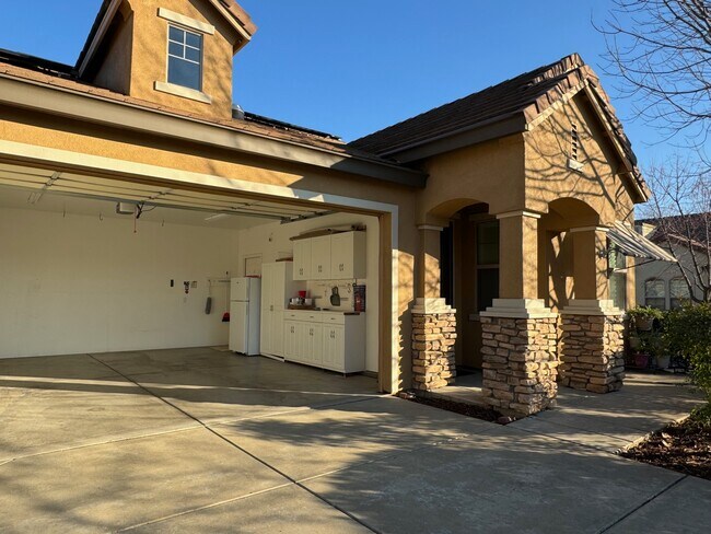 Building Photo - 1625 Marseille Ln