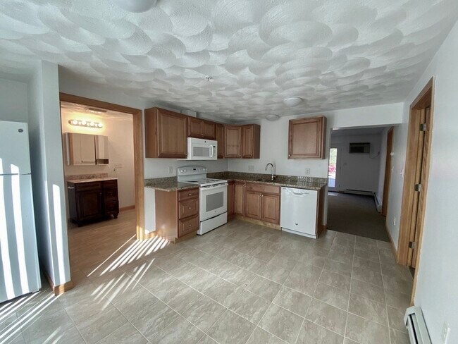 Building Photo - 48 A Rosewood Dr