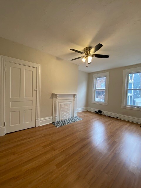 Primary Photo - 5323 Holmes St