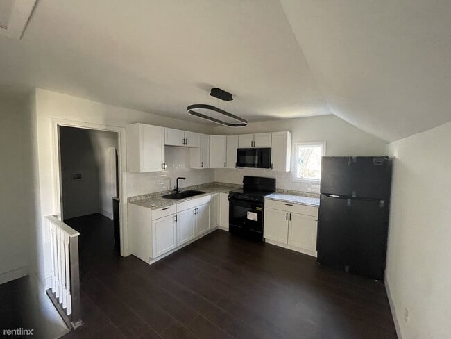 Building Photo - 2 br, 1 bath Duplex - 1006 Chittock Ave Un...