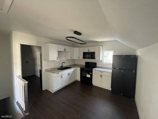 Foto del edificio - 2 br, 1 bath Duplex - 1006 Chittock Ave Un...