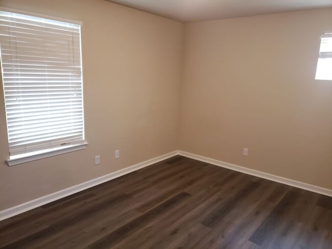 Building Photo - 4 bedroom 2.5 bath home with Solar