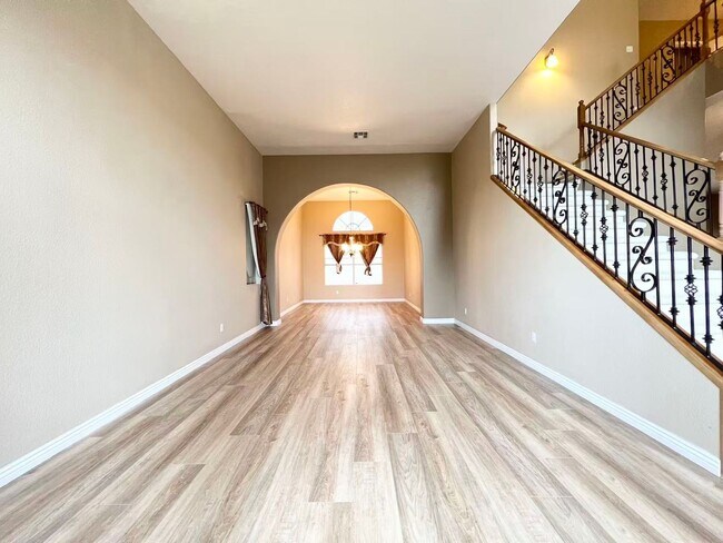 Foto del edificio - 2105 Eaglepath Cir