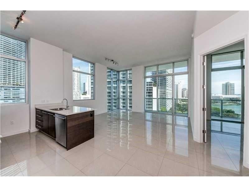 Primary Photo - 500 Brickell Ave