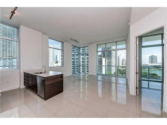 Building Photo - 500 Brickell Ave