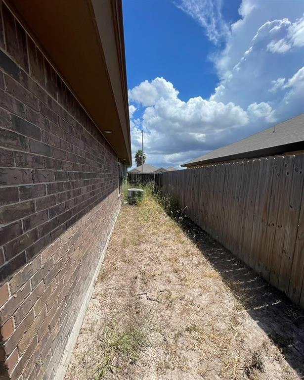 Building Photo - 4184 Sabine Ave