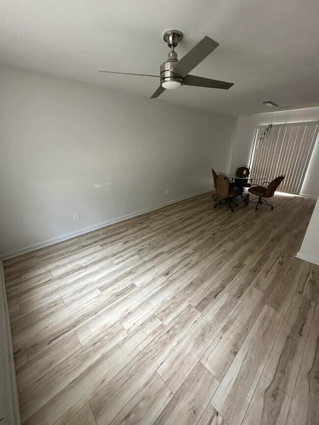 Foto del edificio - 283 Flagstone Way