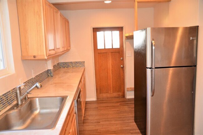 Building Photo - 938 White Ave