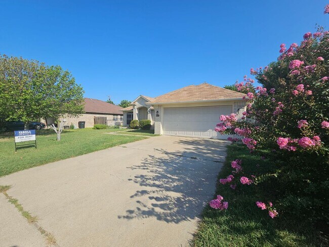Building Photo - 4507 Twin Oaks Cir