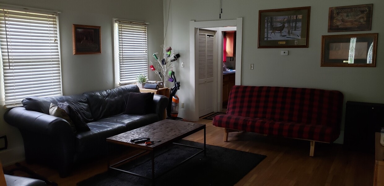 Primary Photo - 308 S Walnut St