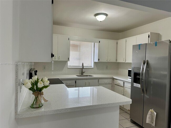 Foto del edificio - 3041 W 76th St