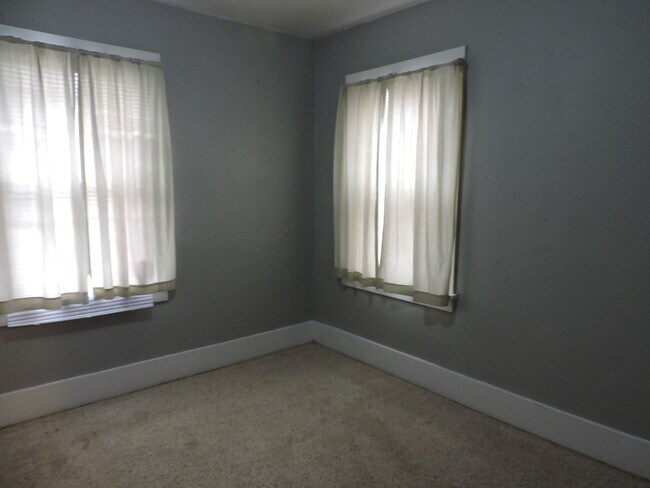 Foto del edificio - 2 bedroom, 1 bath house