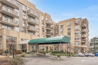 Building Photo - 35 N Chatsworth Ave