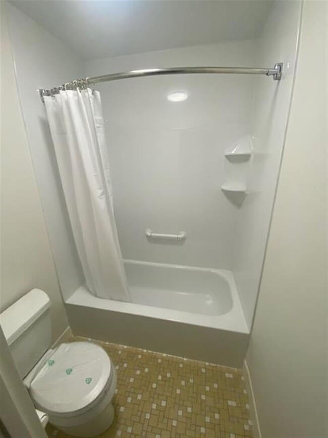 Building Photo - 454 Broadway