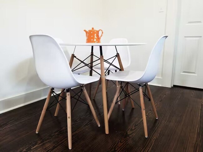 Building Photo - Charming 1BR Townhome in New Orleans