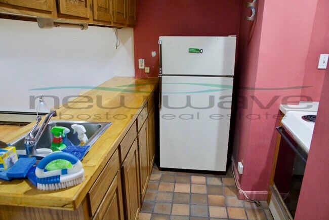 Building Photo - 36 Beacon St