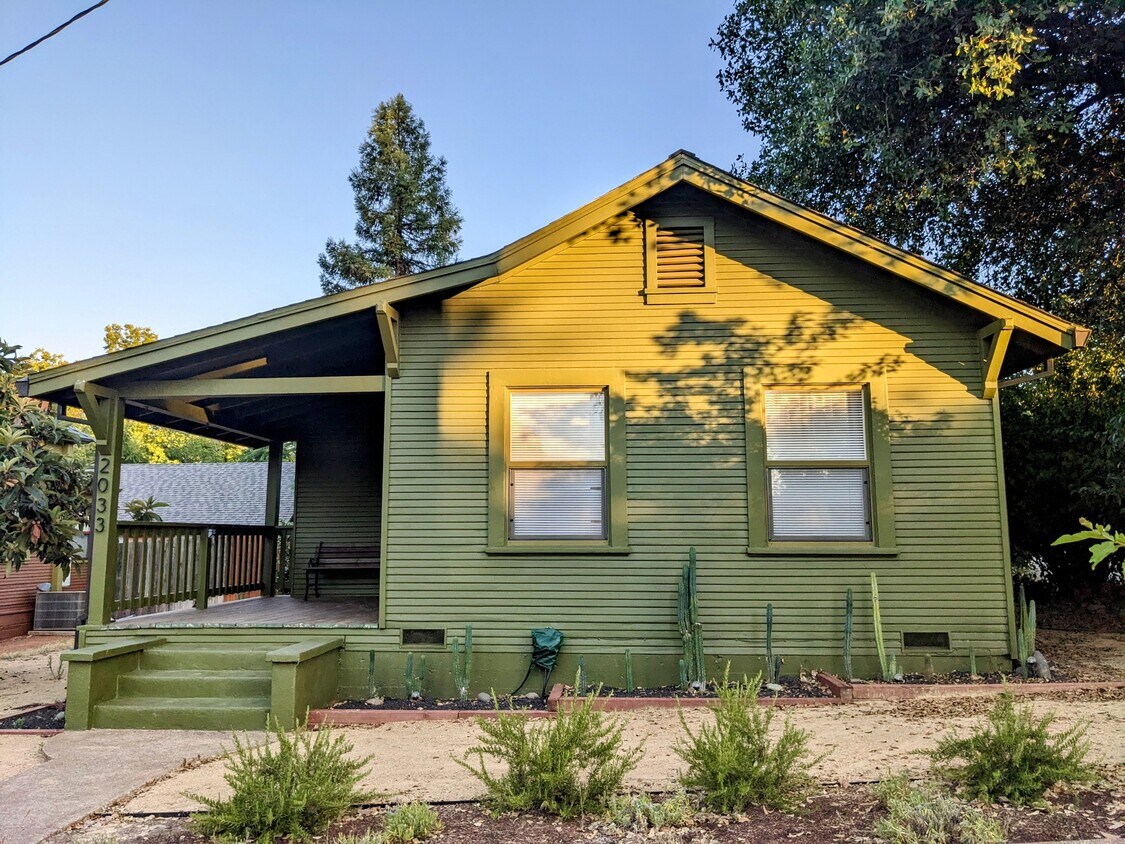 Primary Photo - 2033 Butte St