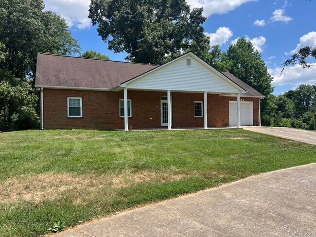 Building Photo - Stunning One Level Home located in central...