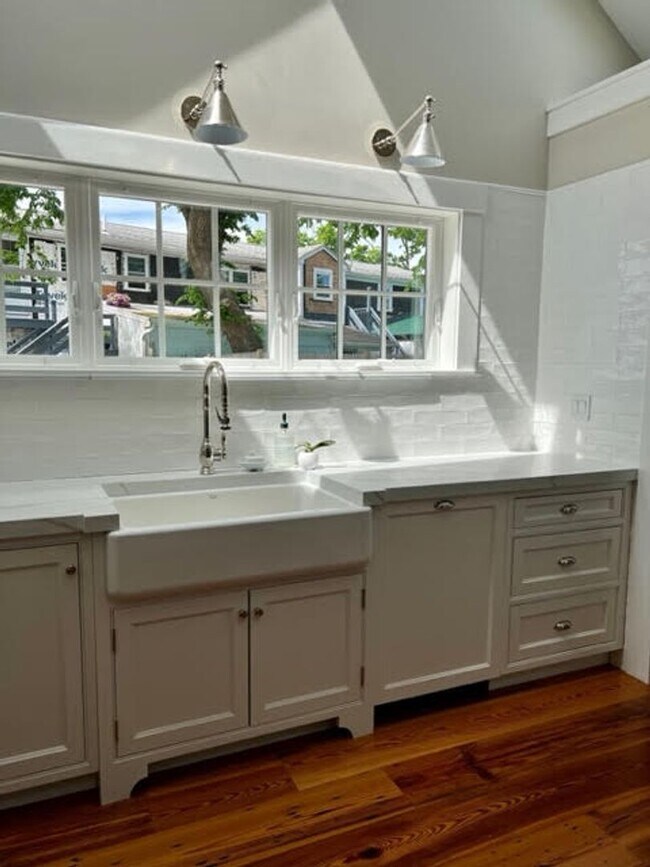 Building Photo - Beautiful Dennisport 2 bedroom