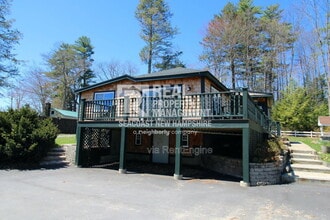 Building Photo - 94 Lakeshore Dr