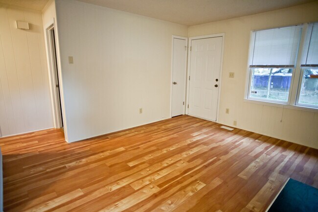 Foto del edificio - Live downtown in 2 bedroom duplex!